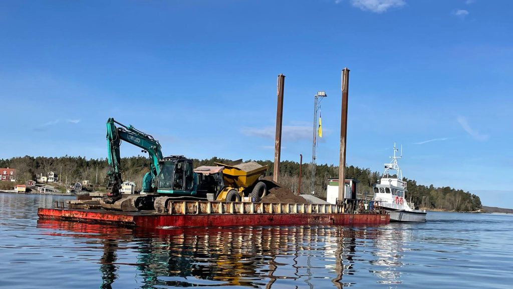 pråmen Nancy med 80 ton grus
